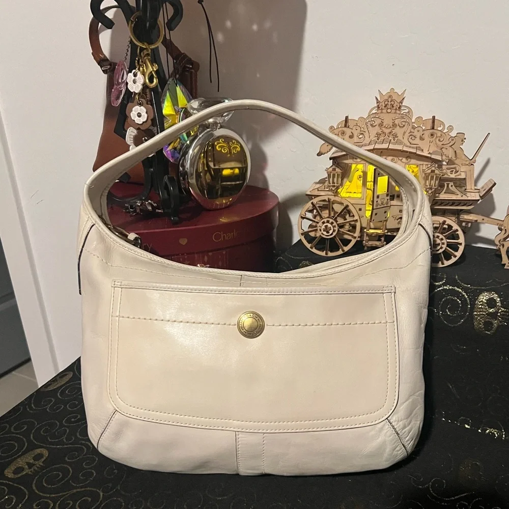 Coach 2006 Chelsea Ergo Off White Leather Shoulder Hobo Bag